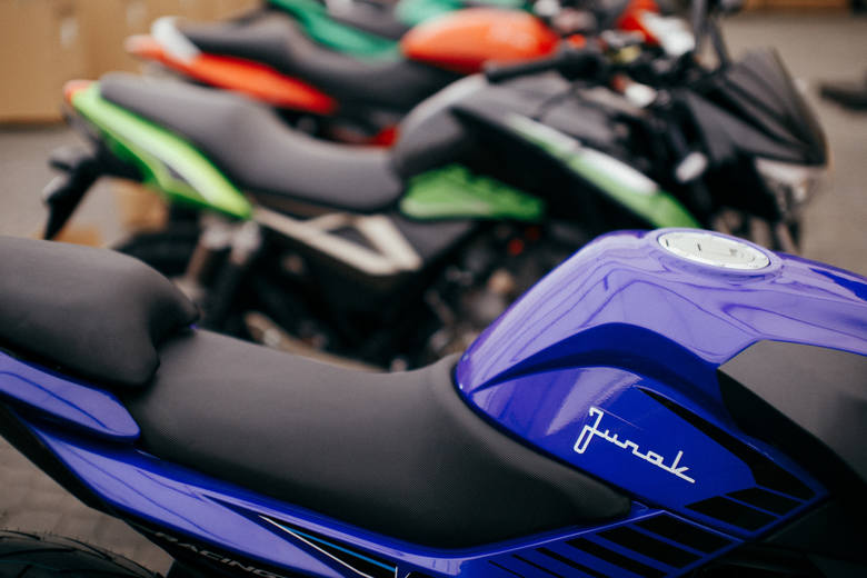 8 tysięcy różnych modeli motocykla marki Junak produkuje rocznie rodzinna firma Almot z Gniewkówca koło Złotnik Kujawskich.