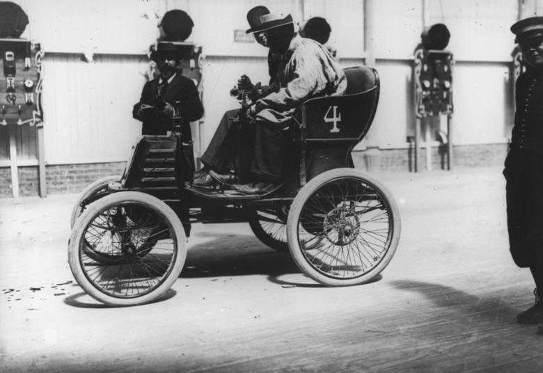 Renault Type A na wyścigach w Parc des Princes - 1900 r. Fot: Renault