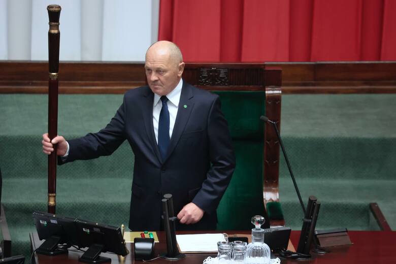 - Na etapie, kiedy projekt wchodzi do Sejmu, wszystkie rozwiązania są możliwe i nad tym trzeba dyskutować - powiedział ws. "ustawy wiatrakowej"