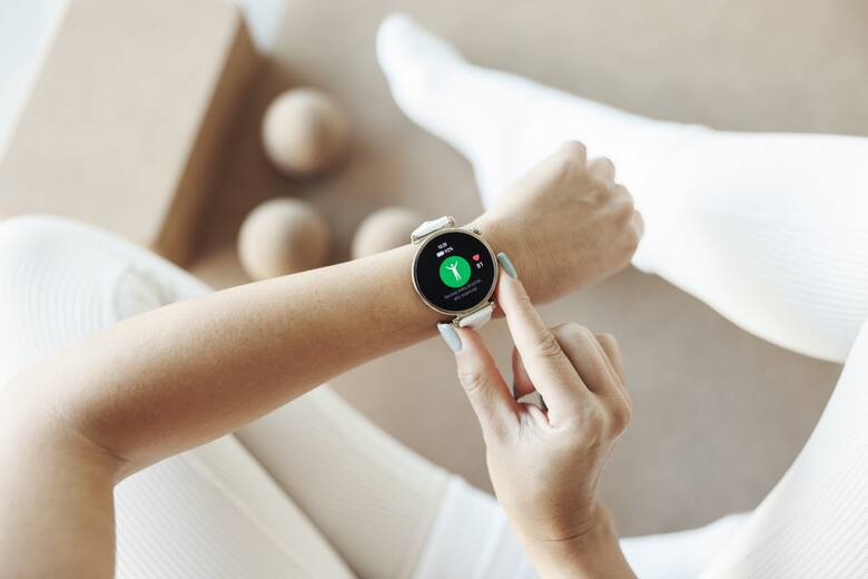 Planujesz zakup smartwatcha? Zobacz, na co zwracają uwagę osoby mające taki zegarek lub zamierzające kupić nowy 