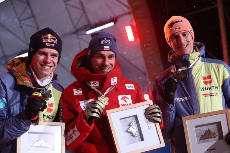 Piotr Żyła odebrał złoty medal mistrzostw świata w Planicy. Drugi był Andreas Wellinger, a trzeci Karl Geiger