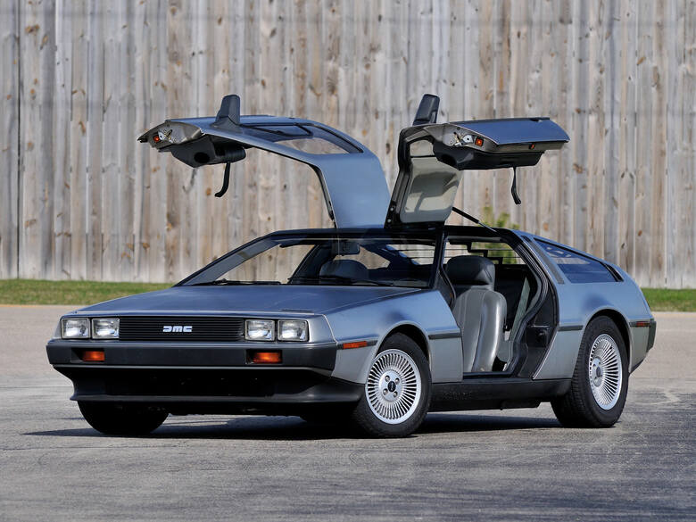 Przypomnijmy, że rodukcja DeLoreana ruszyła w 1981 roku. Początkowo zakładano, że samochód będzie kosztował 12 tys. dolarów. Ostatecznie DMC-12 sprzedawano