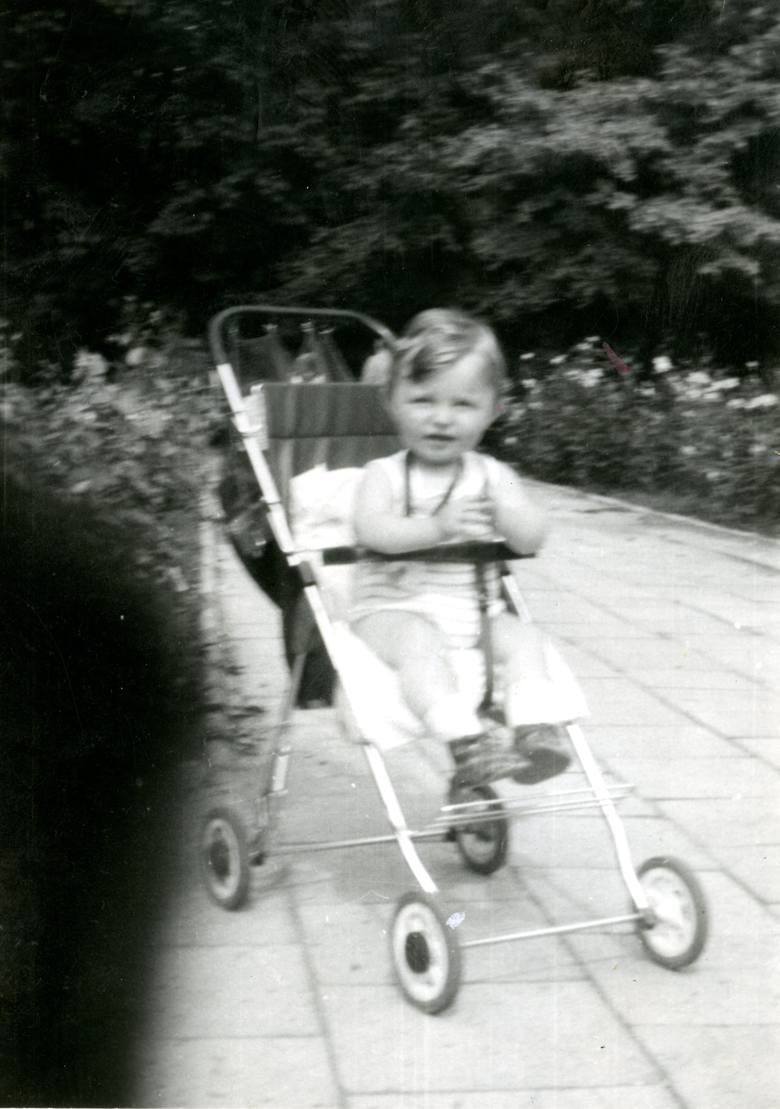 Rok 1984. 12-miesięczny Przemek, synek Czytelniczki „GL” Jadwigi, pozuje w Parku Róż.