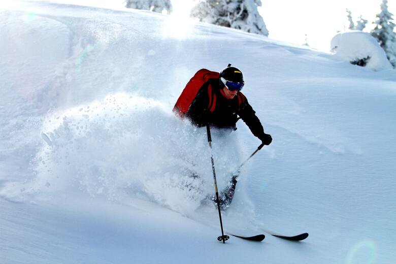 Zaawansowani narciarze mogą śmigać po trudnych i bardzo trudnych stokach.