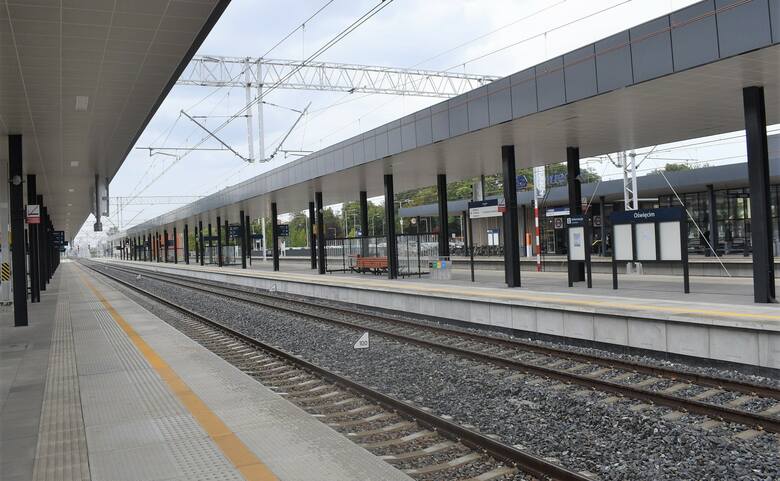 Stacja w Oświęcimiu w ostatnich latach bardzo zmieniła się pod kątem poprawy obsługi pasażerów