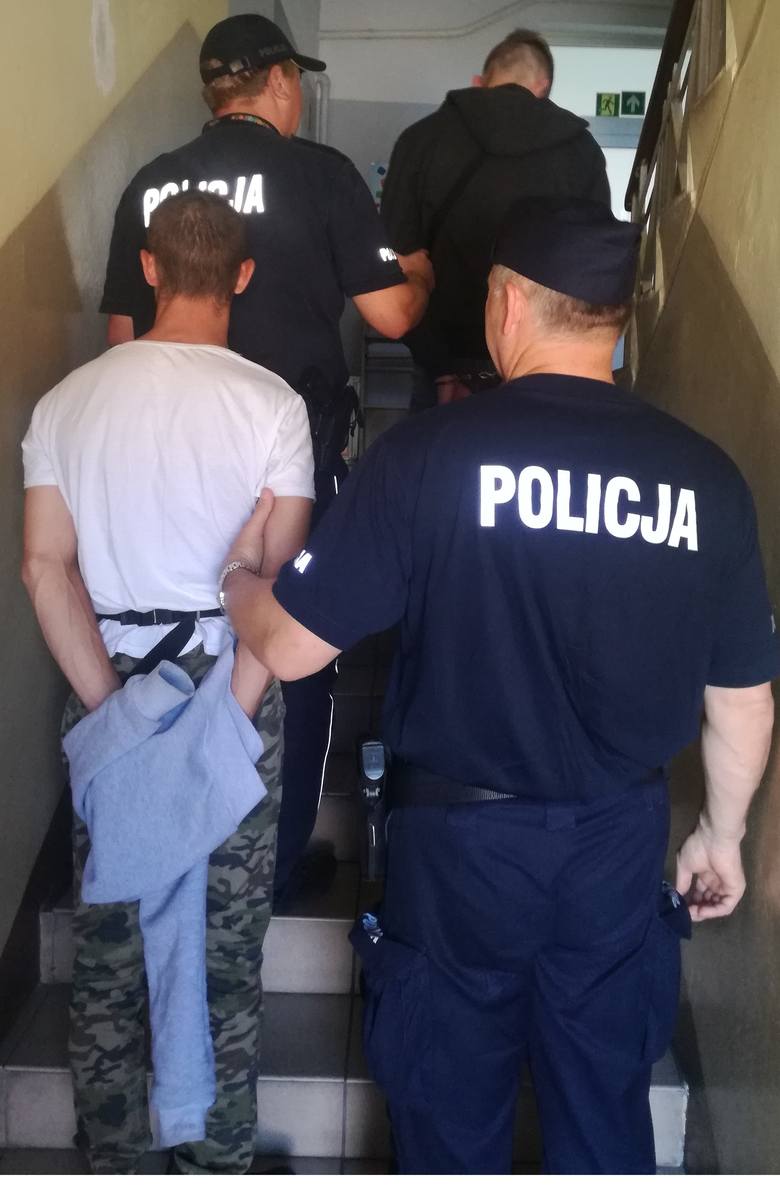 Narkotyki w Łowiczu. Policja zatrzymała trzech łowiczan z amfetaminą [ZDJĘCIA ZATRZYMANYCH]