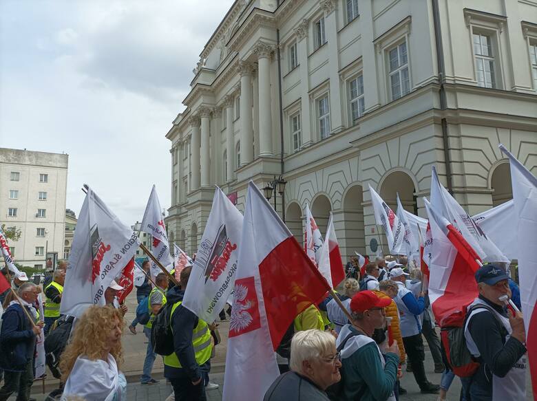 Koniec wielkiego marsz Solidarności „Precz z Zielonym Ładem” w Warszawie. Protestowało ok. 250 tys. osób