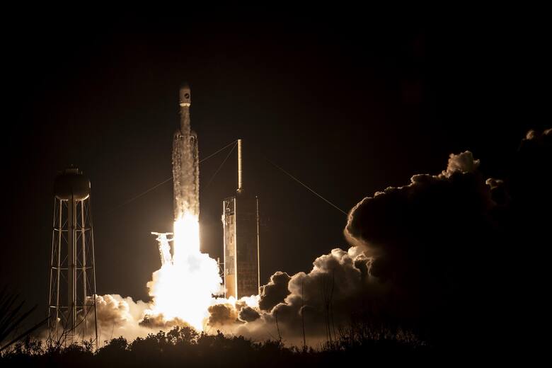 Rakieta SpaceX wzniosła się na orbitę okołoziemską. Jej start był przekładany