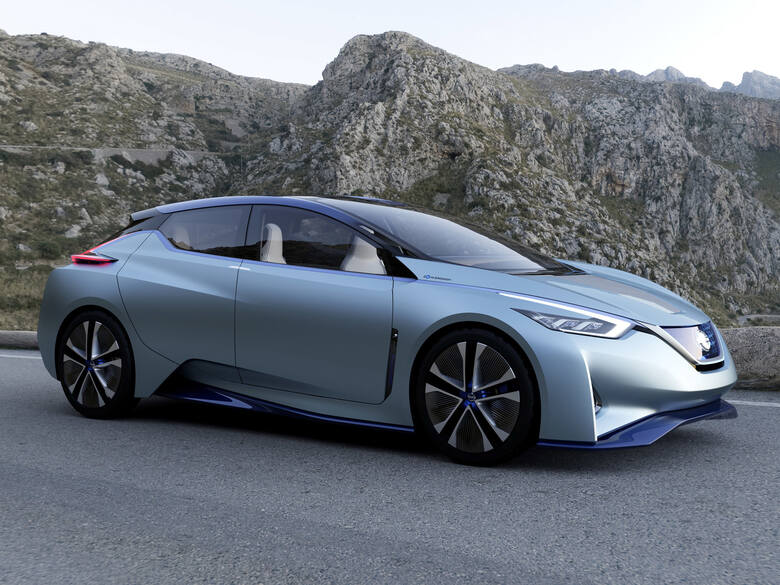 Nissan IDS ConceptPojazdem mogą podróżować cztery osoby. Sercem nowości jest silnik elektryczny, wspierany przez akumulator o pojemności 60 kWh.Fot.
