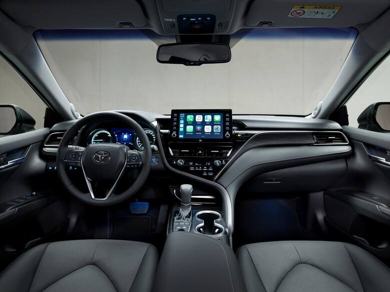 Toyota Camry Hybrid Nowa Toyota Camry trafi do sprzedaży w Europie w połowie roku 2021. Samochód będzie jak dotychczas oferowany wyłącznie z napędem