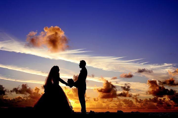 Życzenia ślubne 2019: Wyjątkowe życzenia na ślub. Niepowtarzalne gratulacje ślubne dla pary młodej.