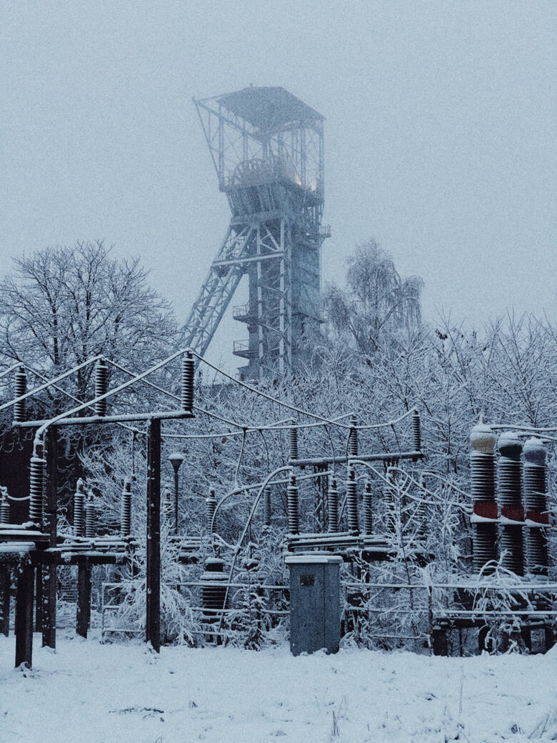 Zabytkowa Kopalnia Węgla Jawiszowice w zimowej scenerii