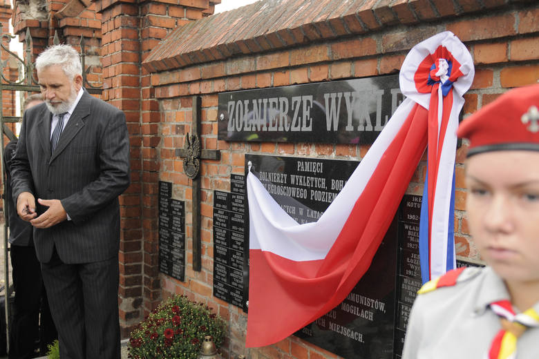 Ściana pamięci żołnierzy wyklętych na cmentarzu przy ul. Kcyńskiej w Bydgoszczy. Jest tu ponad 40 imiennych tabliczek