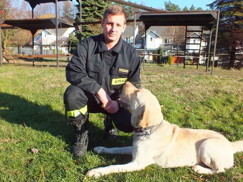 Pies strażacki ocalił 18-latkę. Była w dramatycznym stanie