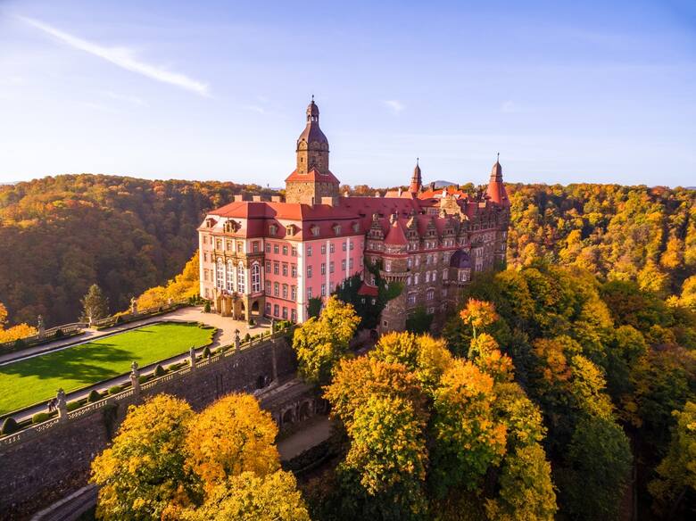 Widok na Zamek Książ jesienią