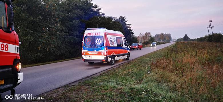 Wypadek w Woli Baranowskiej, samochód przejechał przez