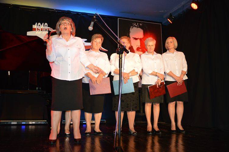 Skierniewiccy seniorzy uczcili 100. rocznicę odzyskania przez Polskę niepodległości