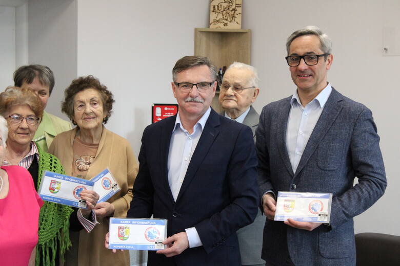 Karta Życia dla seniorów z gminy Libiąż. Przygotowano 1000 pakietów
