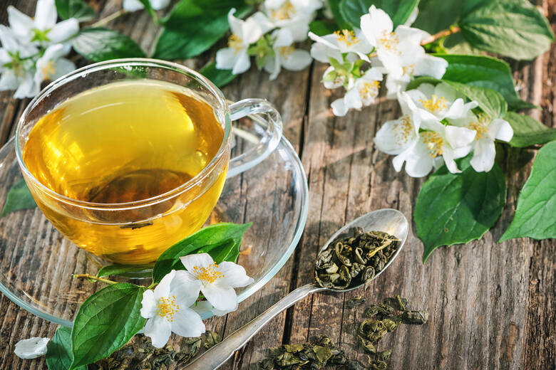 Herbatę jaśminową i napar zrobisz z kwiatów i liści jaśminu i jaśminowca