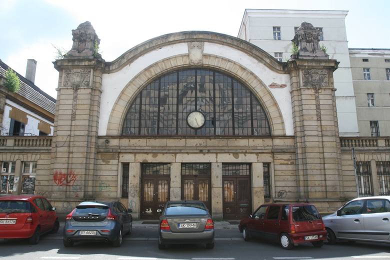 Hala zegarowa starego dworca w Katowicach grozi zawaleniem w każdej chwili