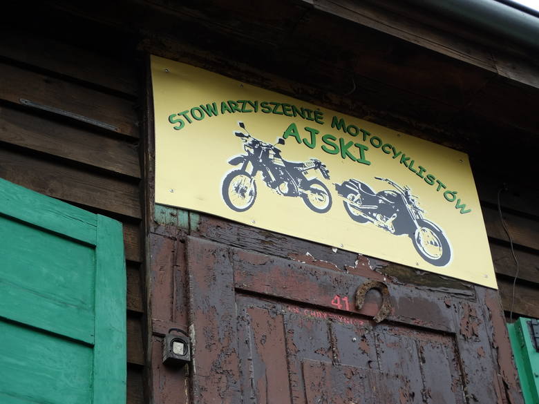 Ryk silnika przy Domu Celnika. Motocykliści mają siedzibę między Rudą Śląską i Bytomiem