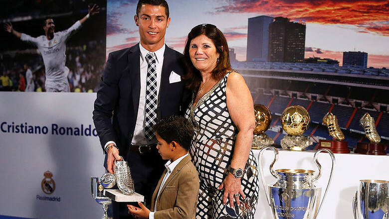 Cristiano Ronaldo ze swoją mamą Marią Dolores dos Santos Aveiro oraz synem Cristianoinho