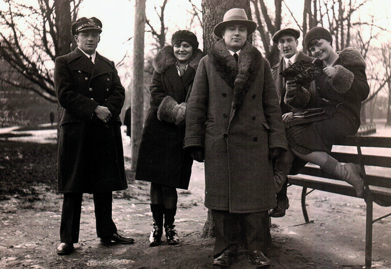 Aleksander Niejołow (pierwszy z lewej) podczas spotkania z najbliższą rodziną  w Wilnie. Rok 1930