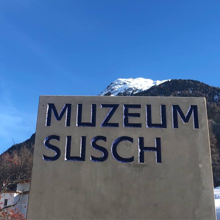 Susch otaczają pasma wysokich gór, jednak do dużych szwajcarskich miast, takich jak Zurych, Berno czy Bazyla, dotrzemy z niego dość szybko.