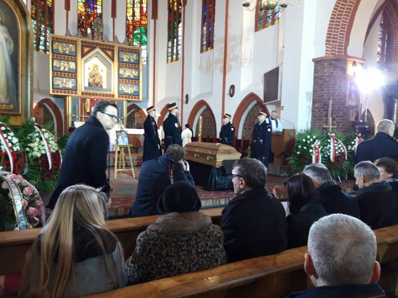 Pogrzeb Jolanty Szczypińskiej 17.12.2018 w Słupsku. Jarosław Kaczyński wzruszony. Relacja z uroczystości pogrzebowych
