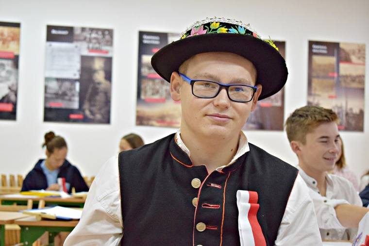Sukces uczniów ZSP nr 2 w Łowiczu. Zajęli trzecie miejsce w konkursie historycznym [ZDJĘCIA]