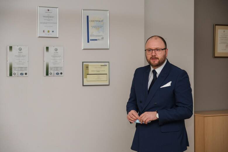 W szpitalu miejskim w Toruniu odbyła się uroczystość wręczenia nagrody - Statusu Diamentowego od Inicjatywy Angels oraz Europejskiej Organizacji Udarowej za leczenie udarów mózgu w III kwartale 2022 roku. Na zdjęciu wiceprezydent Paweł Gulewski