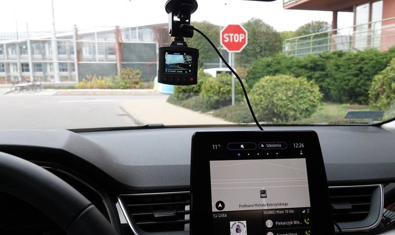 Osobista, niezawodna kamera towarzyszem w drodze. Test wideorejestratora samochodowego Xblitz S8 zapisującego obraz w jakości 2.5K