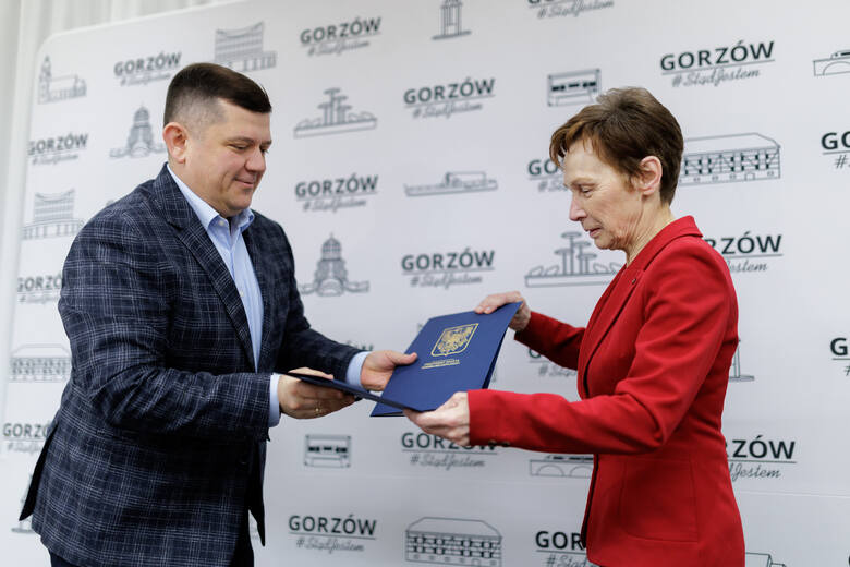 Umowę na wsparcie finansowe podpisali prezydent Jacek Wójcicki i rektor Elżbieta Skorupska-Raczyńska.