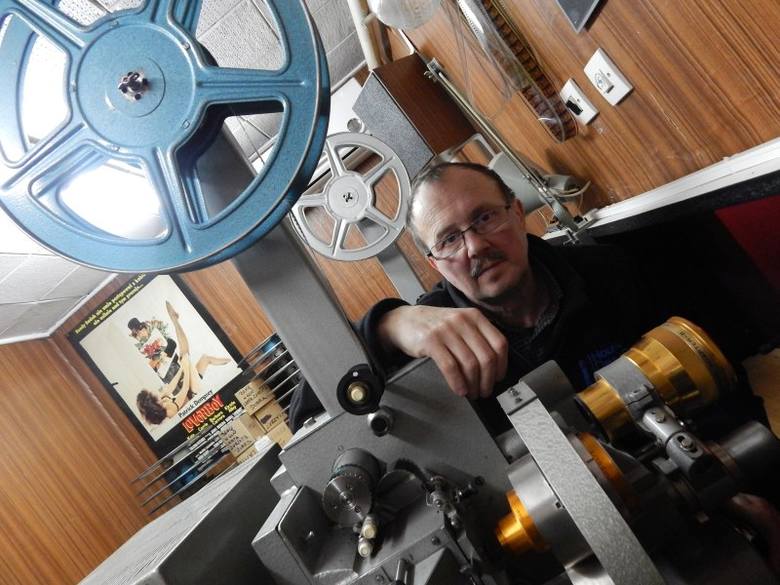 Po raz ostatni wyświetliłem film ze szpuli w zeszłym roku - mówi Jerzy Michalak, operator w gorzowskim kinie 60 Krzeseł.
