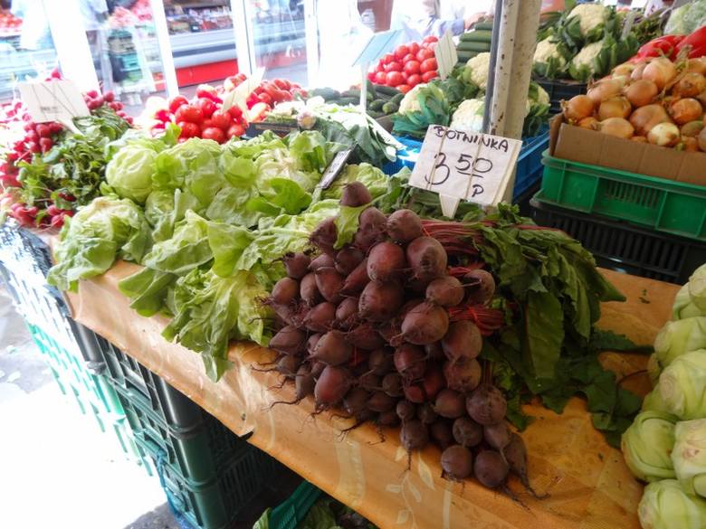 Owoce i warzywa na Rynku Jeżyckim.
