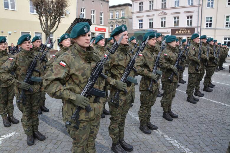 Żołnierze dobrowolnej zasadniczej służby wojskowej złożyli w Sulechowie przysięgę wojskową