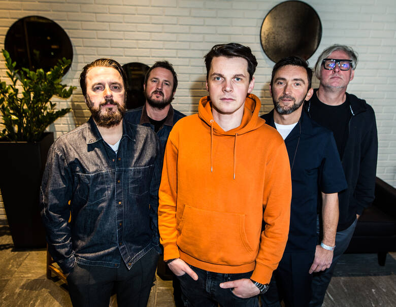 Skład zespołu od lewej: Jacek Kuderski (bas), Wojciech Kuderski (perkusja), Mateusz Parzymięso (wokal), Przemysław Myszor (klawisze), Wojciech Powaga