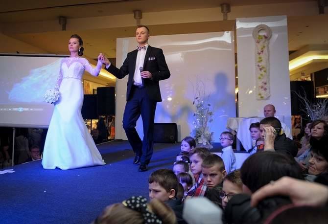 Podczas imprezy w przemyskiej Galerii Sanowa, odbyły się pokazy bielizny ślubnej salonu Klara, sukni ślubnych i wieczorowych salonu Igar oraz salonu Angela. 