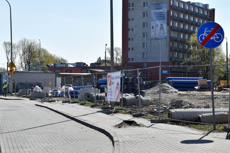 Budowa centrum przesiadkowego Opole Wschodnie trwa, choć GDOŚ nie wydał jeszcze postanowienia w sprawie ważności decyzji środowiskowej.