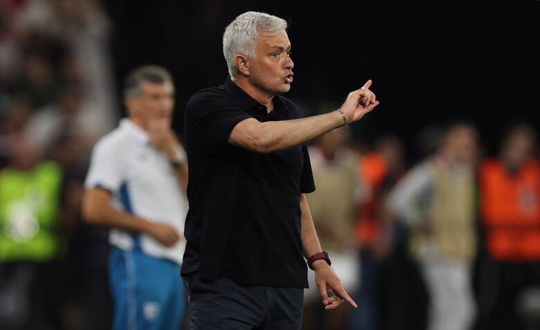 Trener AS Roma, Jose Mourinho sygerował sprzyjanie Sevilli przez angielskiego sędziego Anthony'ego Taylora