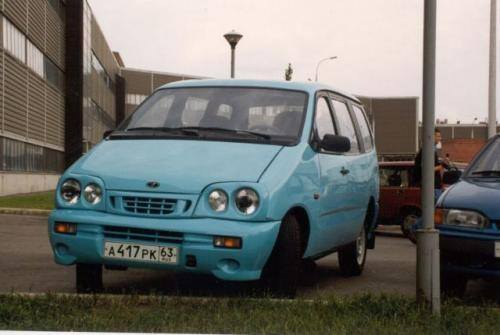 Fot. M. Kij: Minivan Łada 2120 powstał w latach 90.
