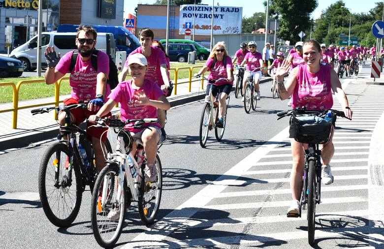 Ponad 1200 rowerzystów jechało w barwnym peletonie w ramach Rodzinnego Rajdu Rowerowego w Oświęcimiu