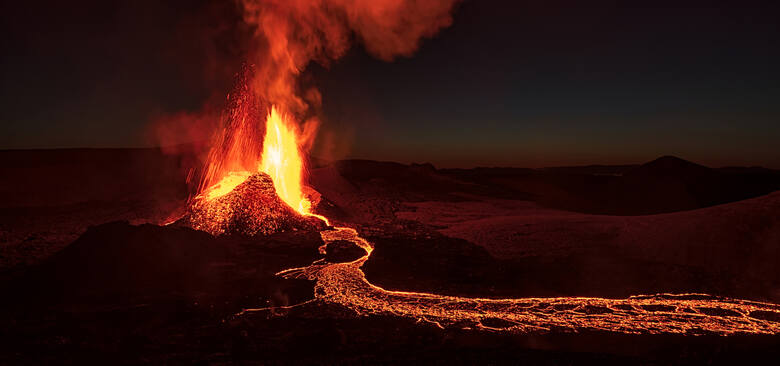 #9 Islandia, FagradalsfjallMasyw górski pochodzenia wulkanicznego na półwyspie Reykjanes w południowo-zachodniej Islandii obecnie przyciąga turystów