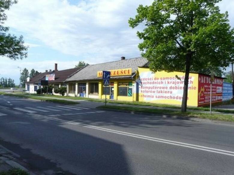 NiwaPrzypuszczalnie wielu ze smakoszy burgerów, którzy wpadają do restauracji McDonald's w Oświęcimiu już zapomniało jak wyglądało to miejsce, zanim