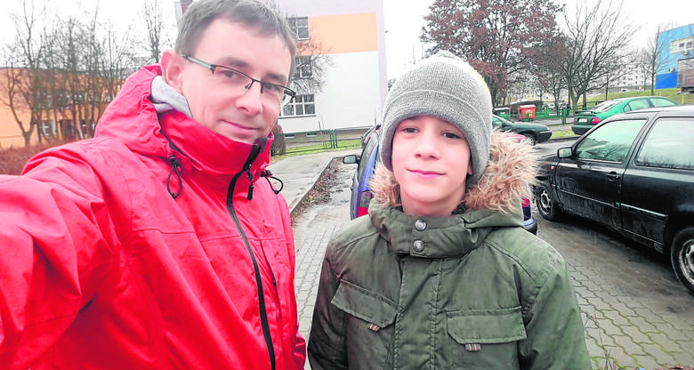 43-letni Arkadiusz Dera i jego 13-letni  syn Sebastian muszą ćwiczyć robienie sobie zdjęć, bo czeka ich 41 dni dokumentowania wyprawy. Wrócą w marcu.