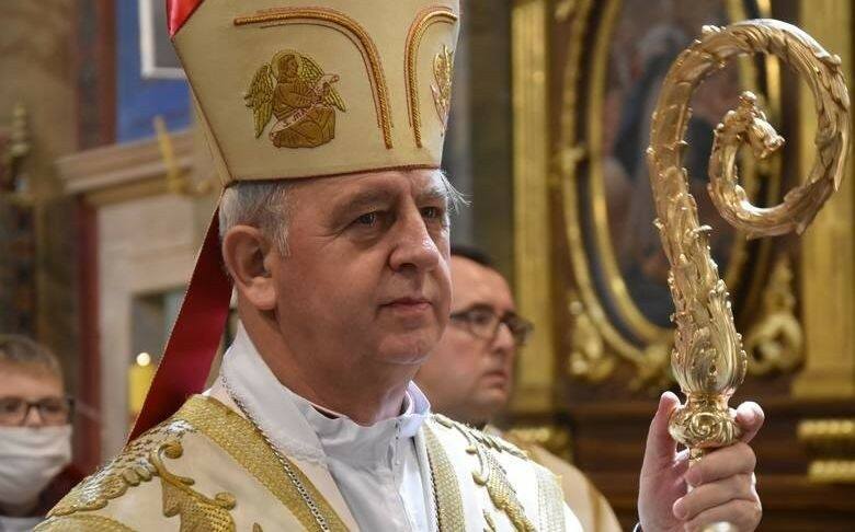 Biskup kielecki Jan Piotrowski z ogromnym smutkiem przyjął informację o zniszczeniu kapliczki Matki Bożej w Czerwonej Górze