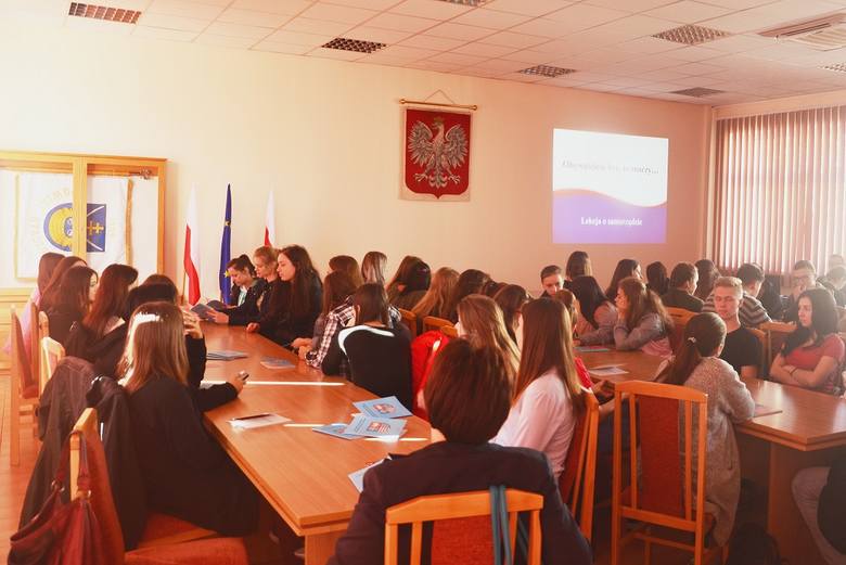 „Lekcja o samorządzie” odbyła się w Sali konferencyjnej Starostwa Powiatowego w Staszowie.