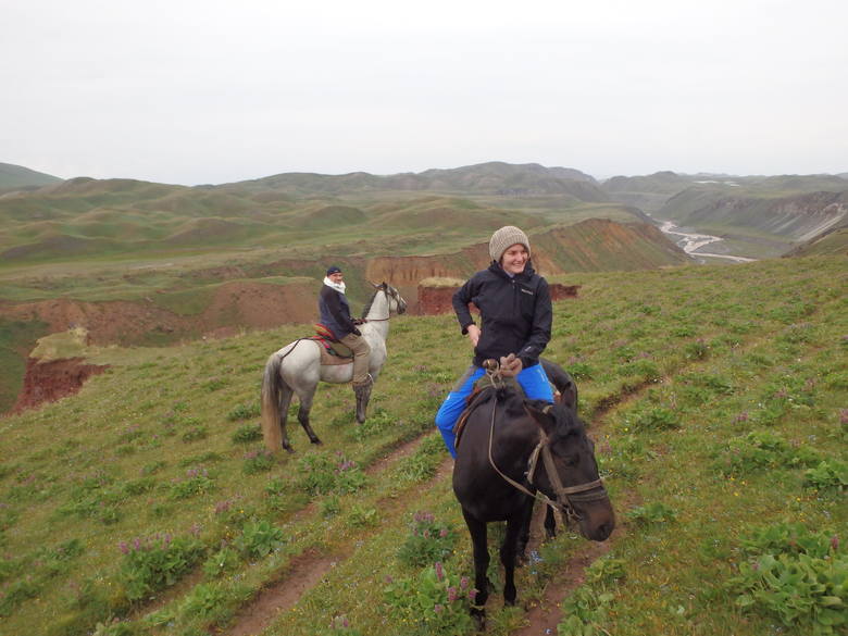 Spacer na koniach pod Pikiem Lenina na granicy Kirgistanu i Tadżykistanu
