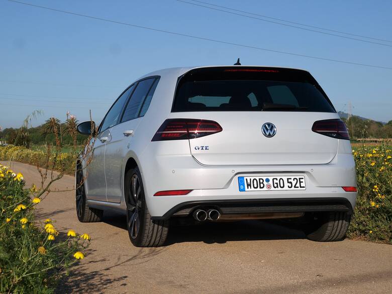 Volkswagen Golf VII facelifting Sport to zdrowie – tylko który? Projektanci nowego Golfa dają do wyboru cztery sposoby przyspieszania tętna u kierowcy.fot.