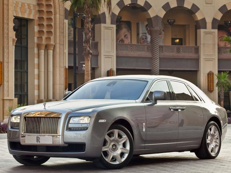 Rolls-Royce ogłasza akcję naprawczą - Ghost może się zapalić